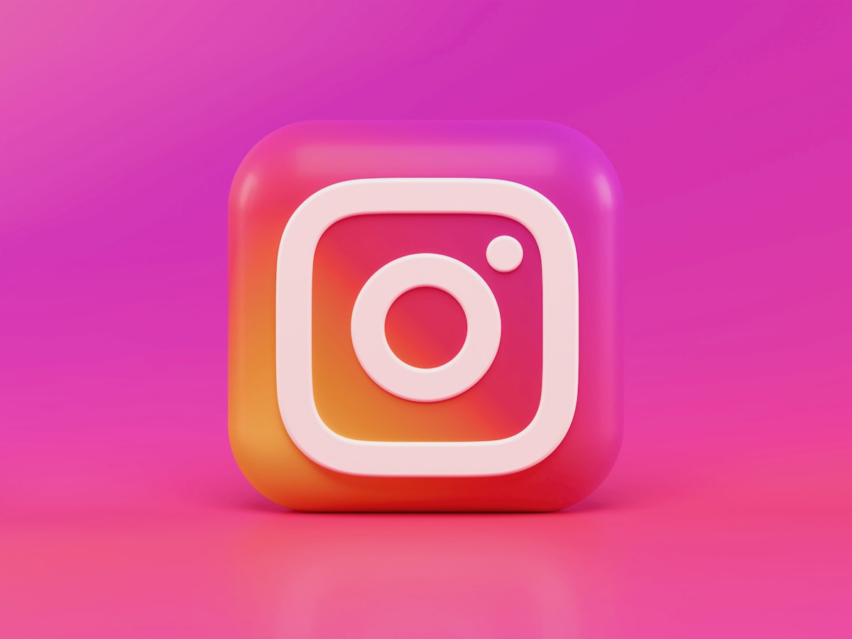Social media marketing content planning and brand storytelling